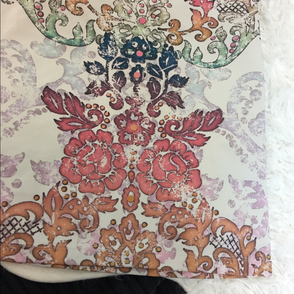 Absolutely beautiful work out top lot - Picture 2 of 8